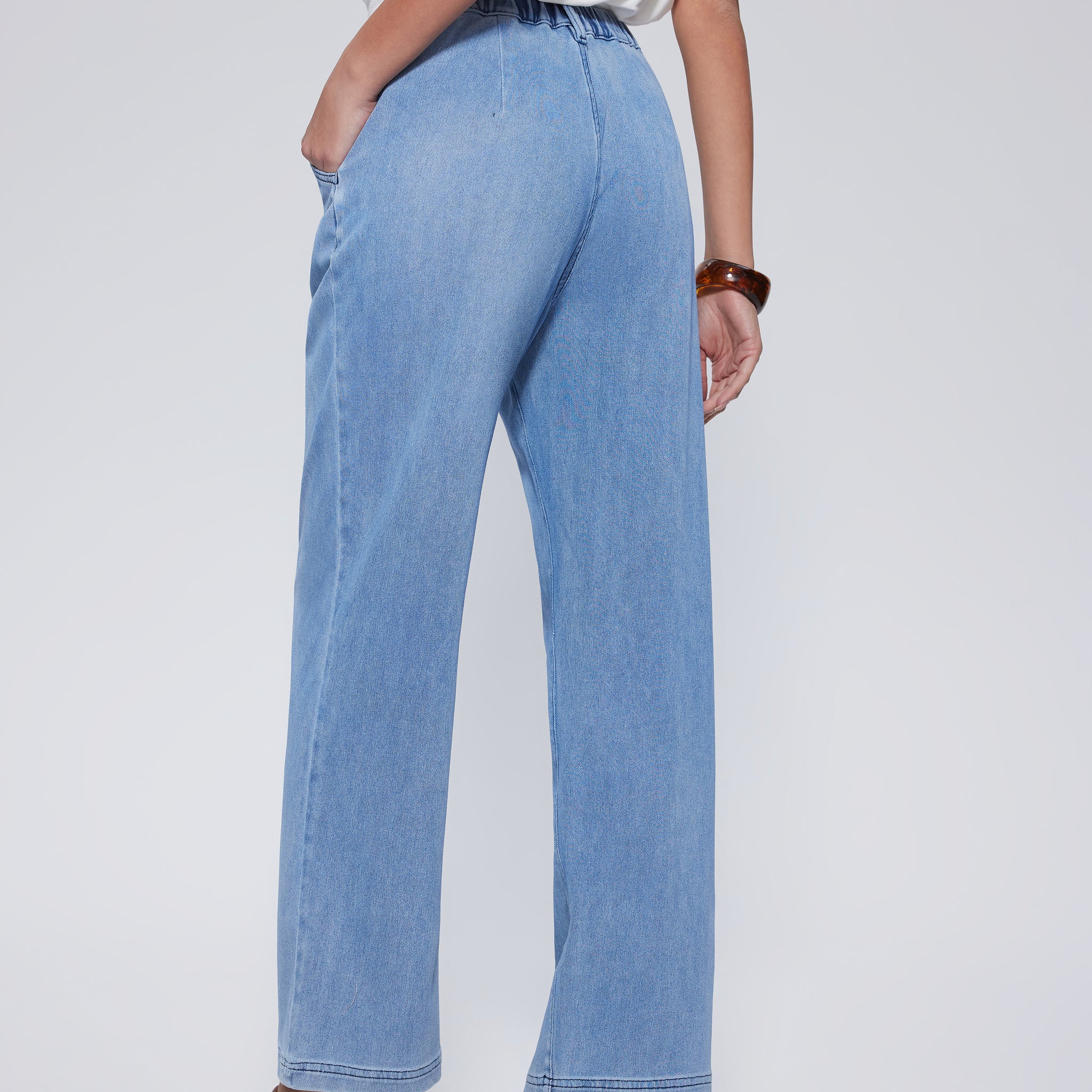 Relaxed Wide-Leg Denim Jeans